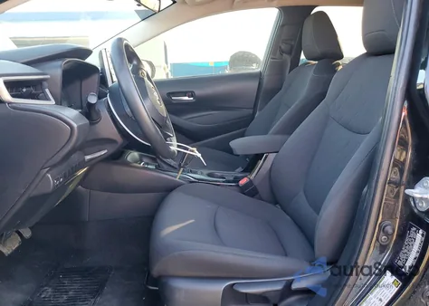 2021 Toyota Corolla Le z USA, uszkodzony, nr VIN 5YFEPMAE1MP249566